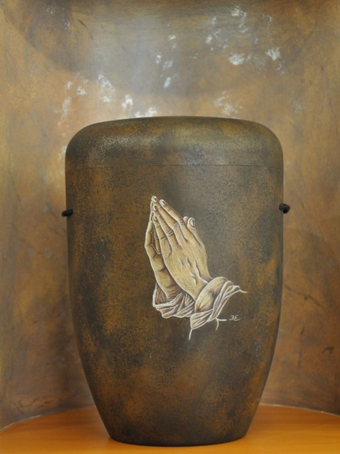 biologisch abbaubare Urne, Urne 1010B Bio-Urne, Antik Braun betende Hände, Bestattung Sterzl