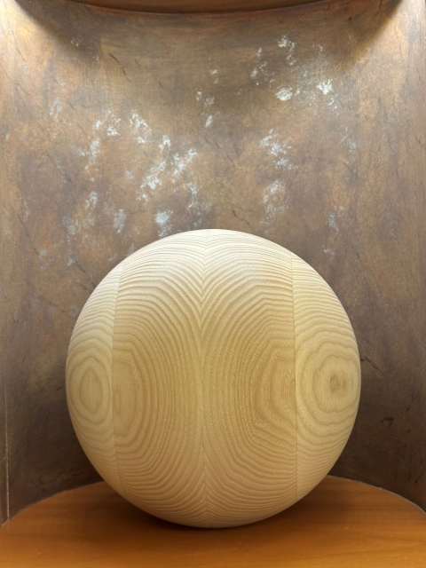 Urne Sphere Esche natur 22 cm, geölt, Bestattung Sterzl